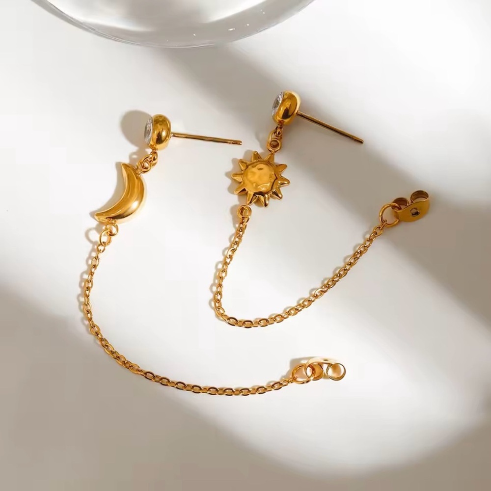 NEW✨ 18K Gold Plated Star And Moon Zirconia Pendant Earrings - Picture 7 of 8